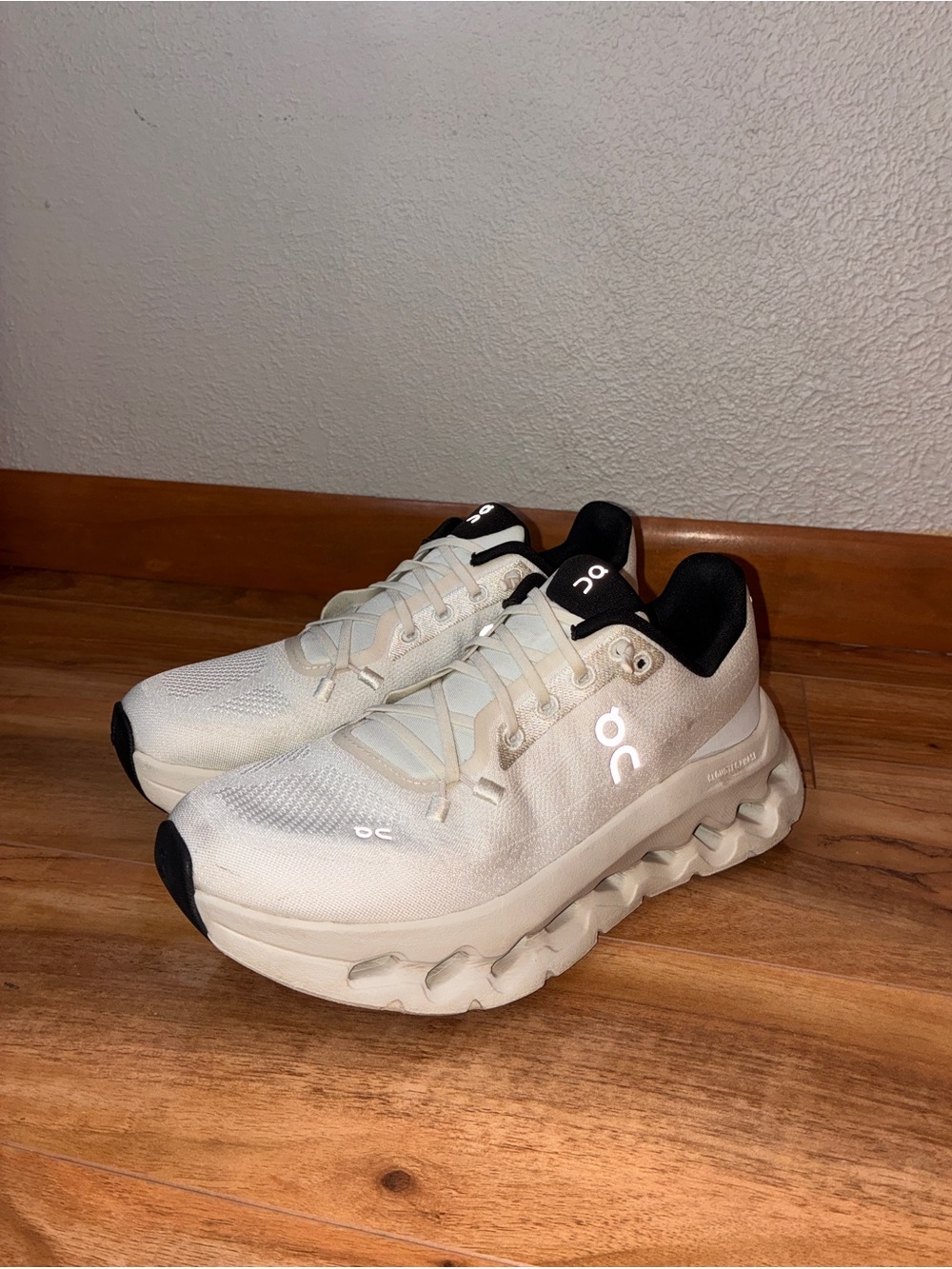 On Cloud Women’s Cloudtilt Athletic Running Sneaker Shoes, white/cream- size 6.5
